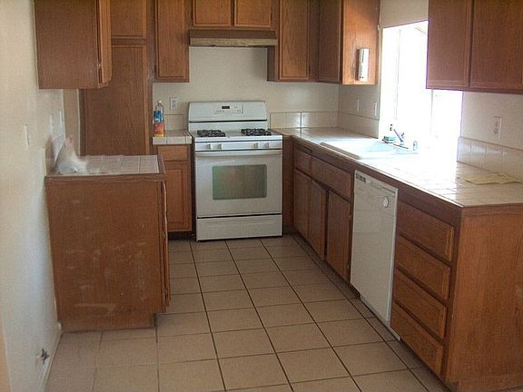 4th image of 17031 Farwell St
