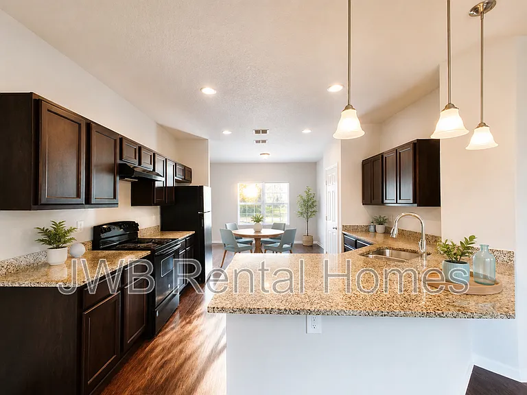 6221 Lamar Dr E — Photo 3