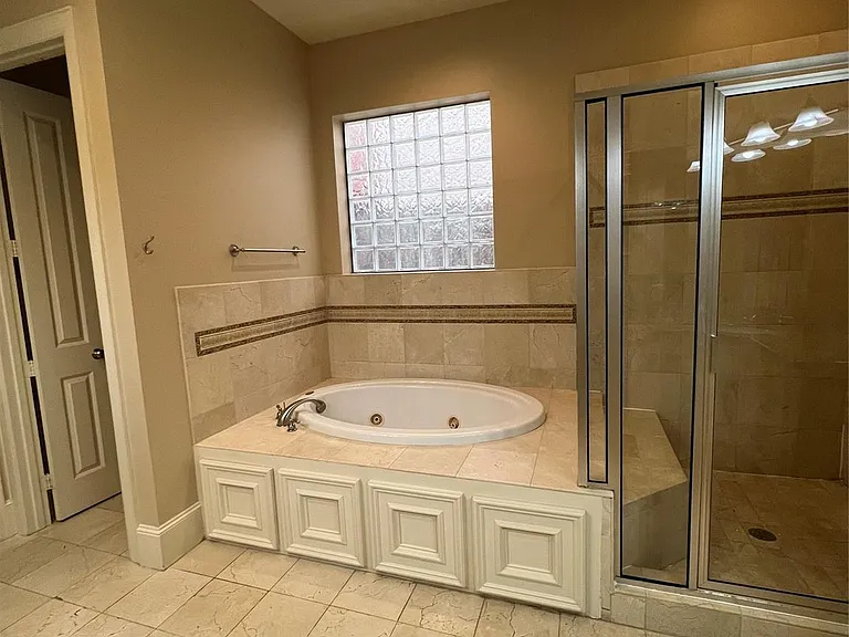 2330 Camden Dr — Photo 15