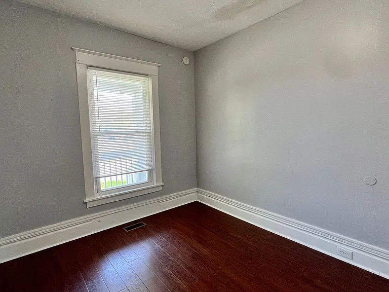1133 Muskegon NW — Photo 9