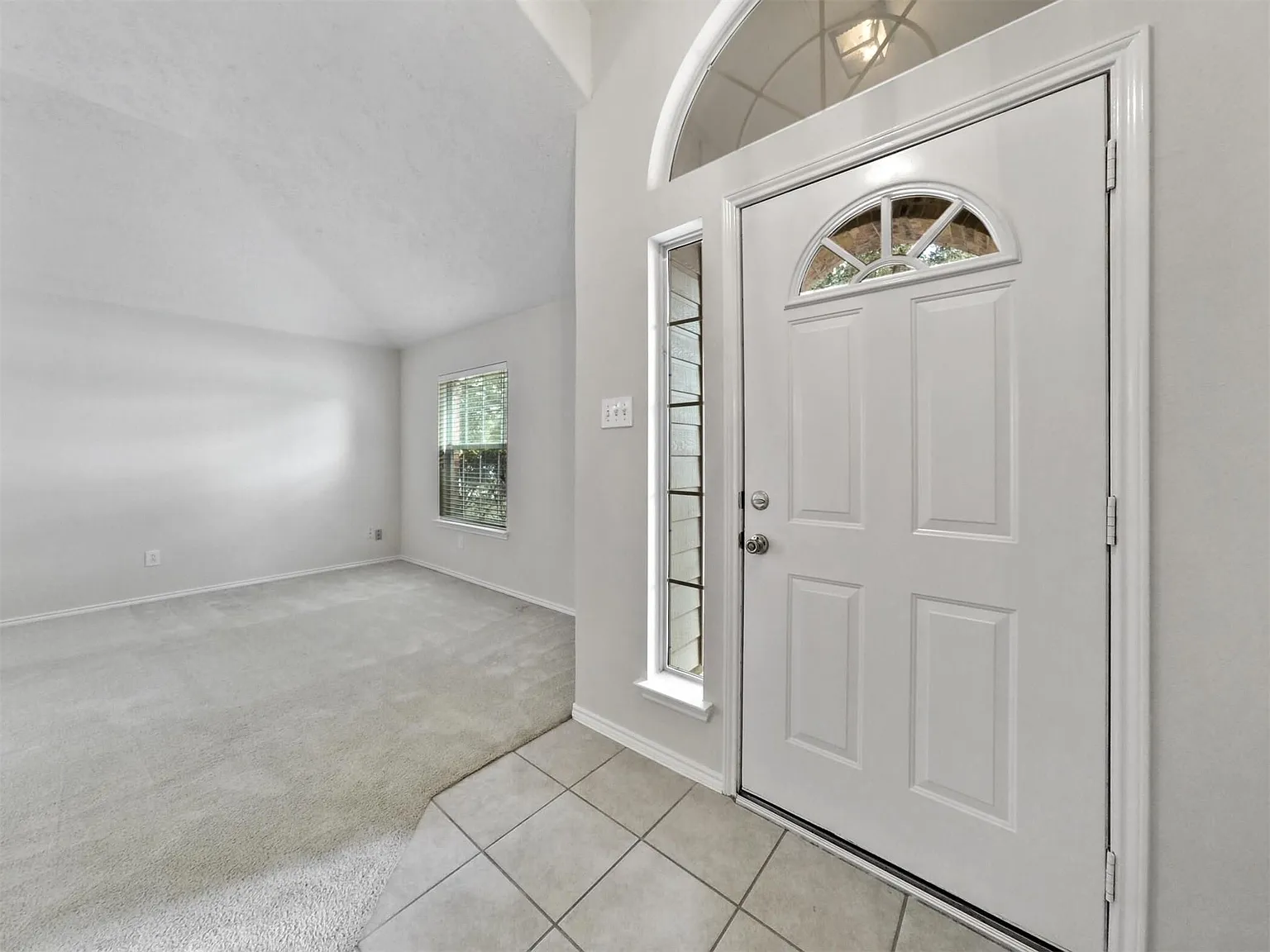 3 bed, 2.0 bath, 1822 sqft, $1,875 — Photo 4