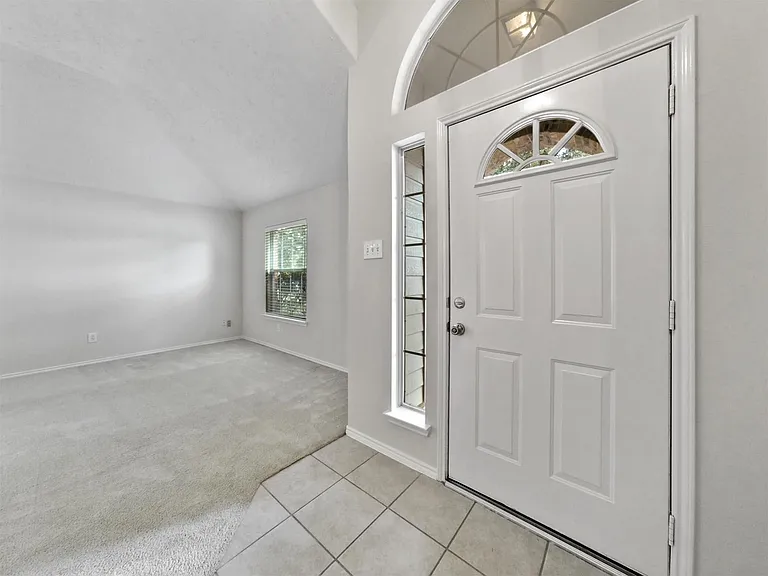 427 Northvalley Dr — Photo 4