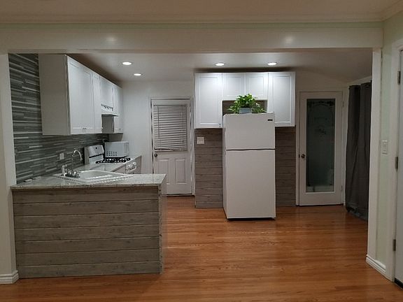 3rd image of 6763 N Ozanam Ave