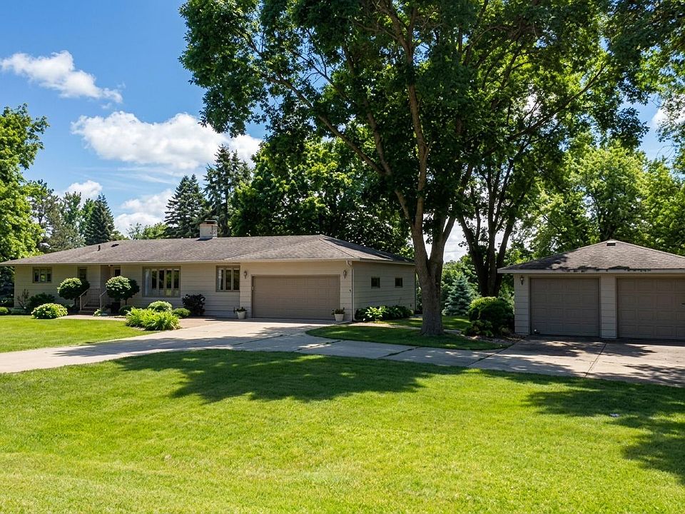 1st image of 610 Woodland Dr