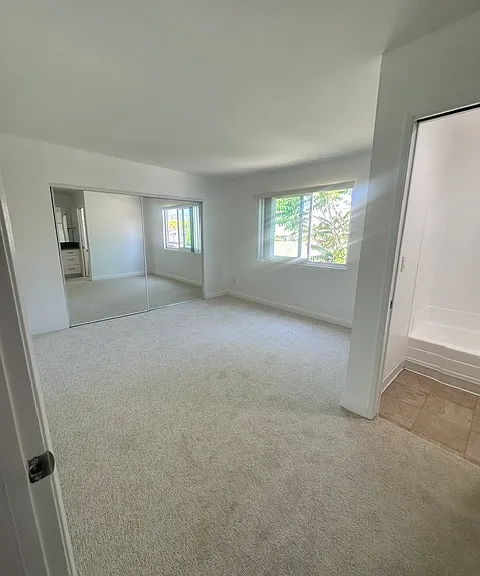 441 W Burchett St — Photo 16