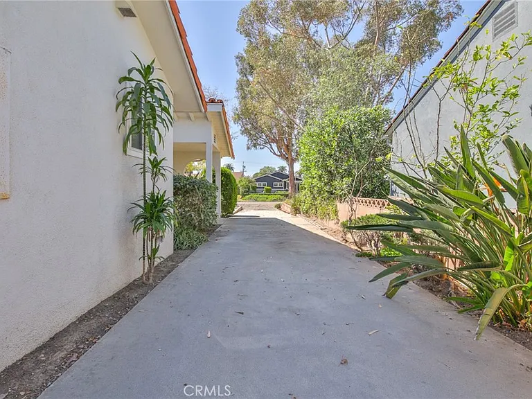 3744 Pine Ave — Photo 32