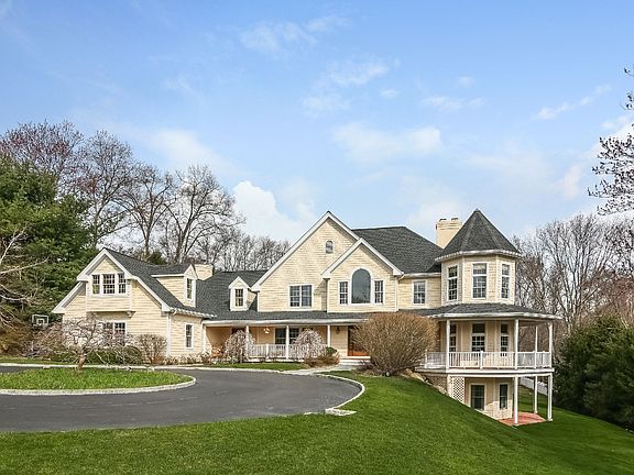 2nd image of 14 Hobby Farm Dr