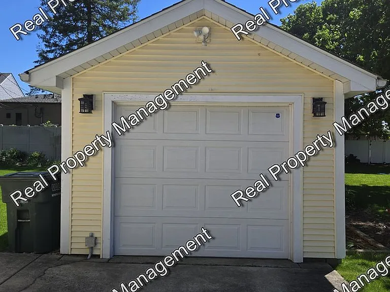 822 Jefferson St — Photo 14