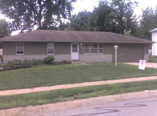 8612 Crescent Ave, Raytown, MO 64138