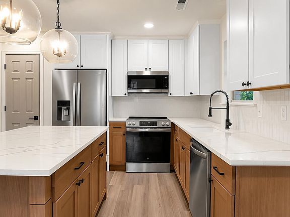 5th image of 2052 Vestry Dr