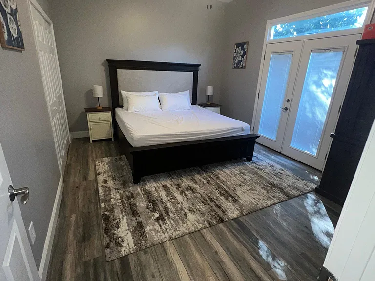 511 Augusta Ave — Photo 9