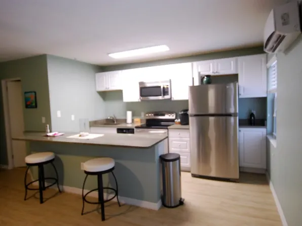 200 104th Ave APT 2, Saint Petersburg, FL 33706