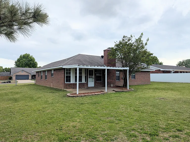 2708 Forrest Cir — Photo 9