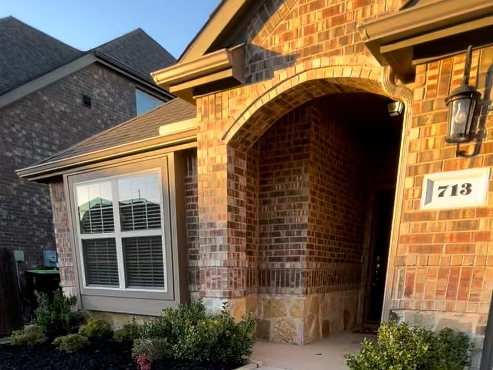 1st image of 713 Lake Sierra Way