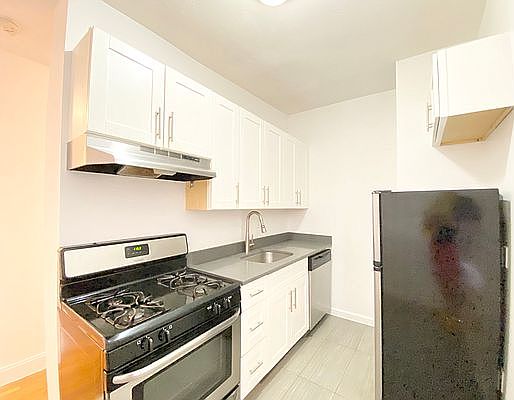 3rd image of 106 Convent Ave APT 12