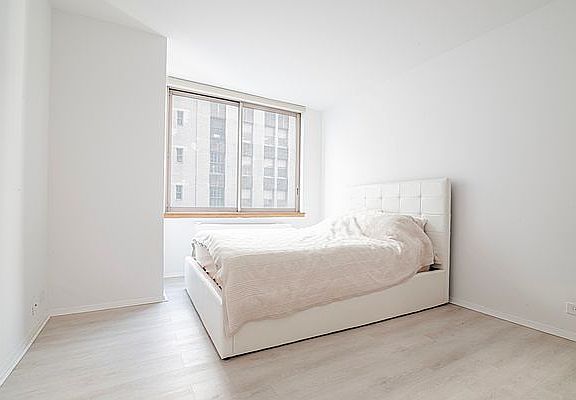 4th image of 235 E 40th St APT 10E