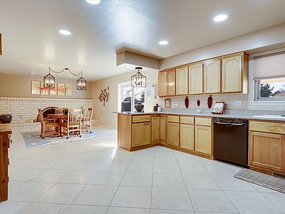 3rd image of 427 Cheryl Ave