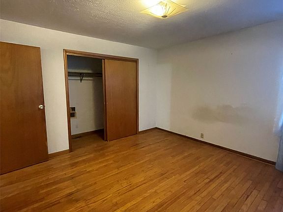 5th image of 2906 Walker St