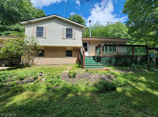 1220 Whispering Pines Ln SW, Dellroy, OH 44620