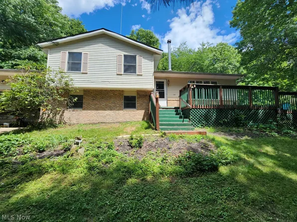 1220 Whispering Pines Ln SW, Dellroy, OH 44620