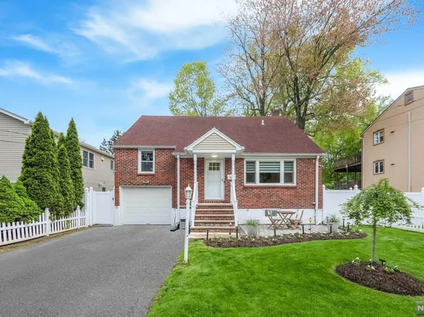 67 Druid Ave, Dumont, NJ 07628