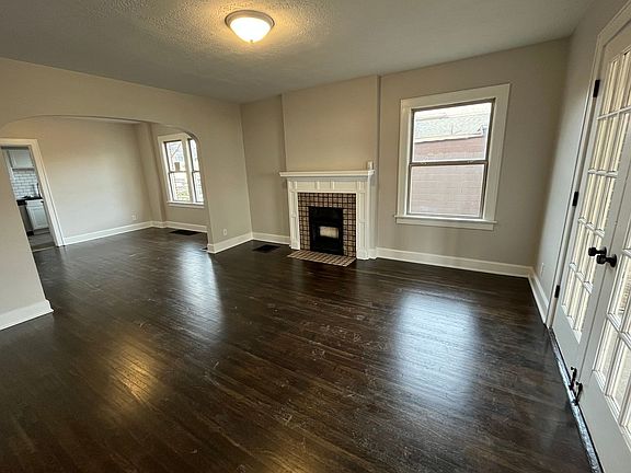 2nd image of 465 E Hudson St #C