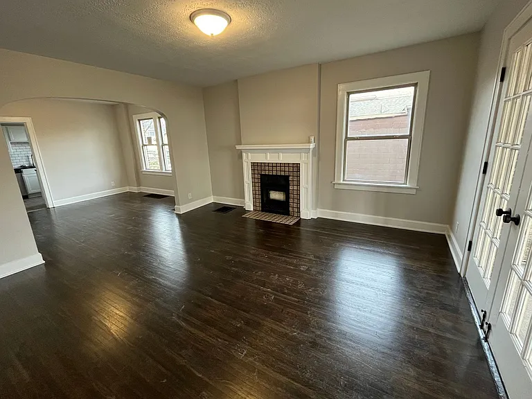465 E Hudson St — Photo 1