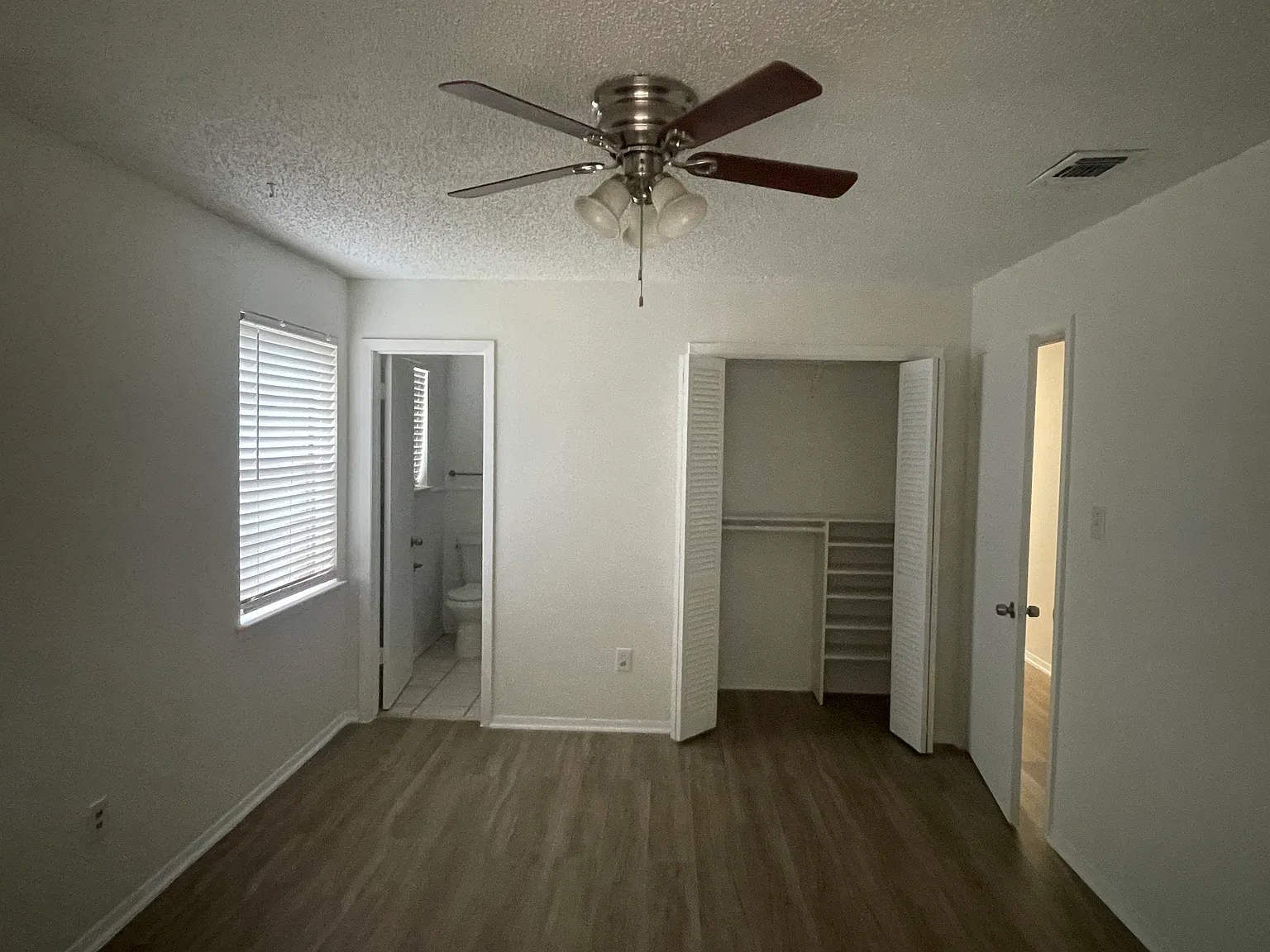 3 bed, 1404 sqft, $2,000 — Photo 3
