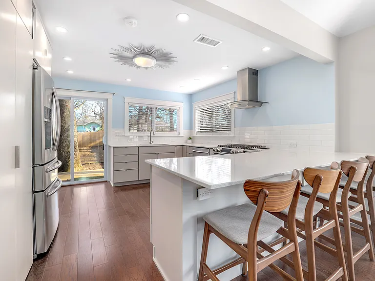 416 S College Ave — Photo 5
