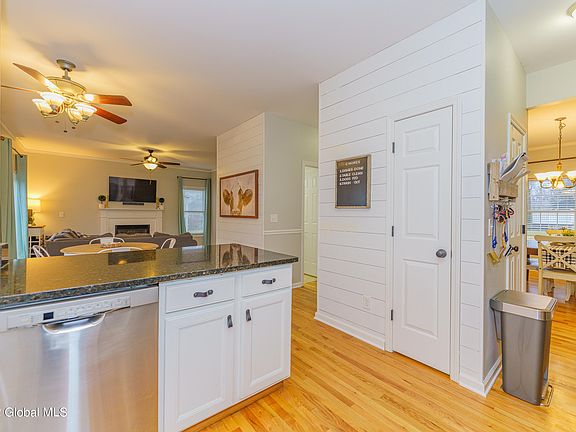 4th image of 15 Havenbrook Dr