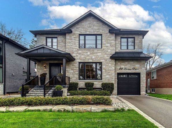 22 Lesmar Dr #W08, Toronto, ON M9B 2V1