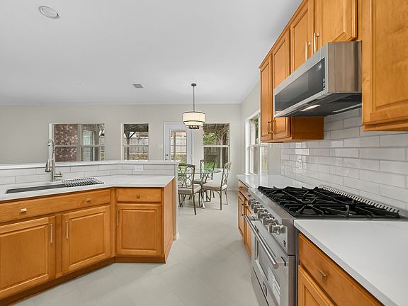 3rd image of 8358 Davis Dr
