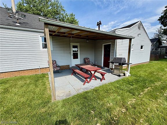 5th image of 2624 Ellis Ave NE