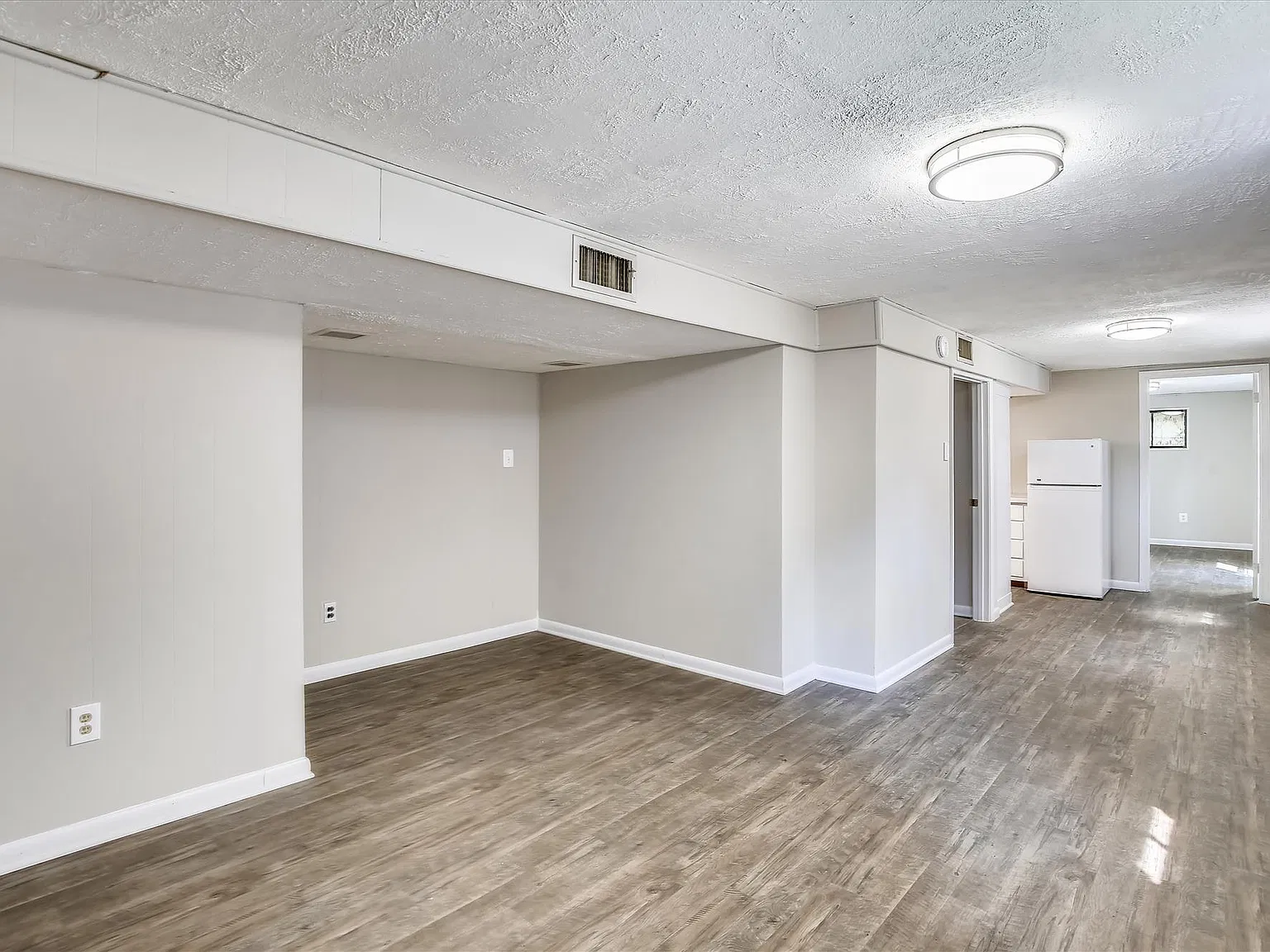 2 bed, 1.0 bath, 968 sqft, $1,975 — Photo 4