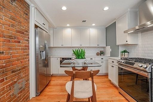 1st image of 17 Rushmore St #15