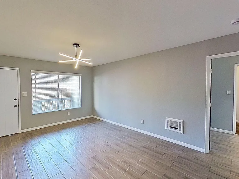 1040 W Macarthur Blvd #45 — Photo 4