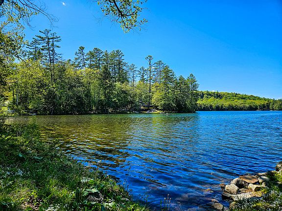 4th image of 136 Sand Pond Road