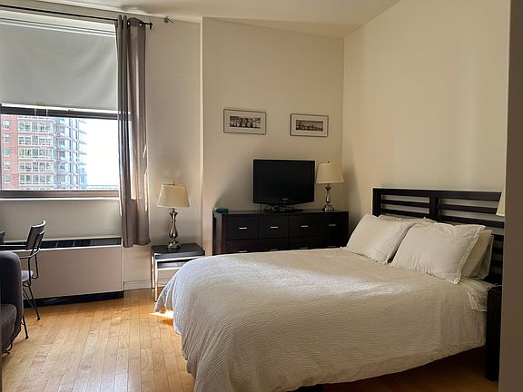 5th image of 20 West St APT 16B