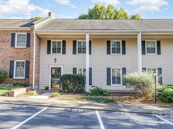 6752 Constitution Ln, Charlotte, NC 28210