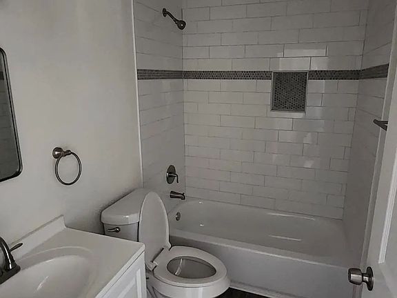 2nd image of 906 Avenue A