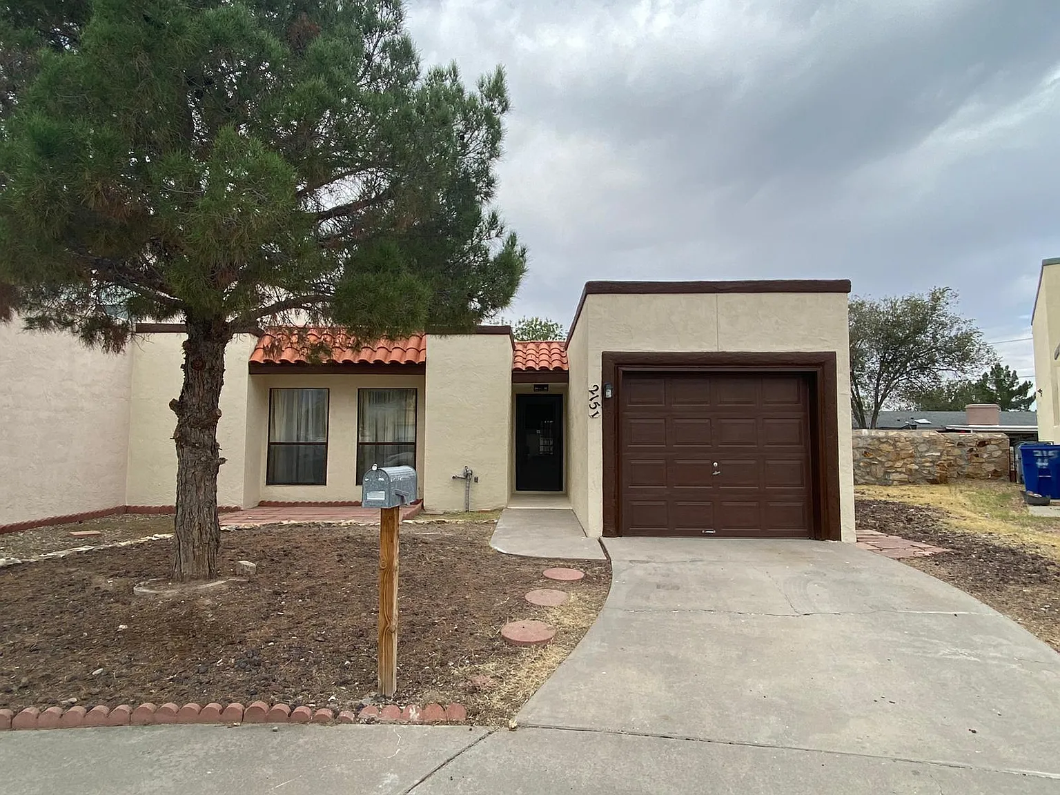 3 bed, 2.0 bath, 1433 sqft, $1,650 — Photo 2