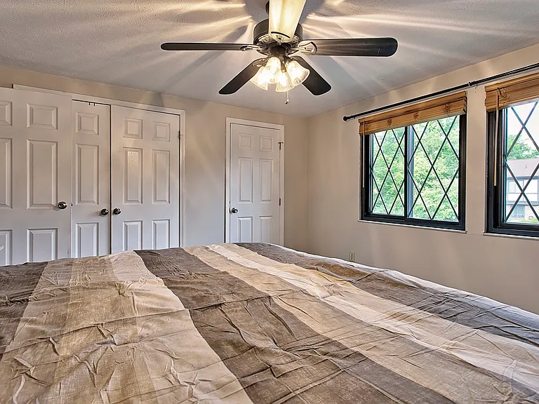 464 Vancover Ct — Photo 15