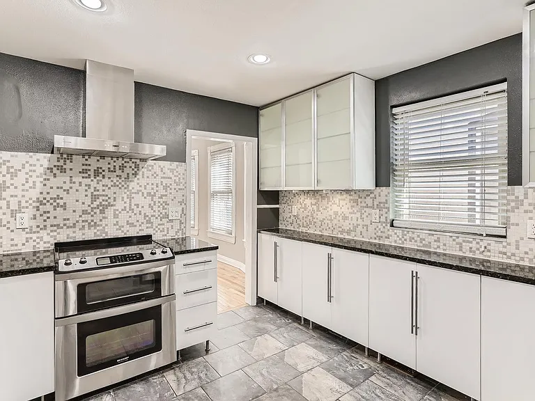 777 S Logan St — Photo 3
