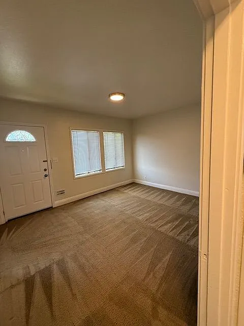 1 bed, 750 sqft, $1,900 — Photo 2