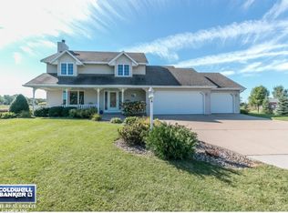 5261 Leonard Point Rd, Omro, WI 54963