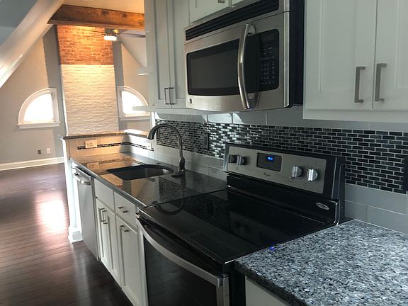 4th image of 115 S Lake Ave APT 5