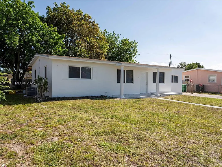 4000 NW 195th St — Photo 3