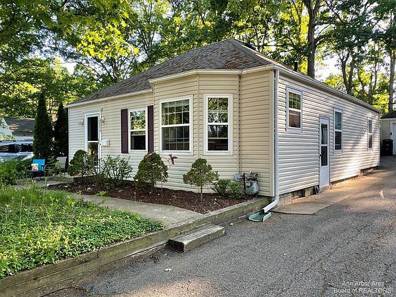 4th image of 1210 Birk Ave