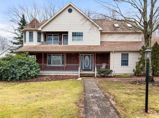 6 Owl Ct, Cranston, RI 02921