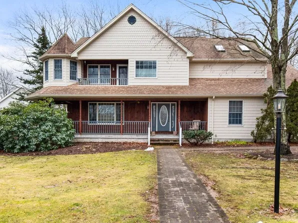 6 Owl Ct, Cranston, RI 02921